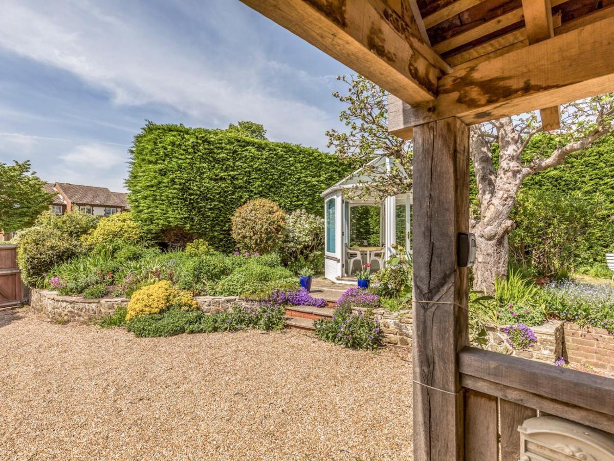 Pass The Keys Charming Apartment Attached To Thatched Cottage Chichester Exterior foto