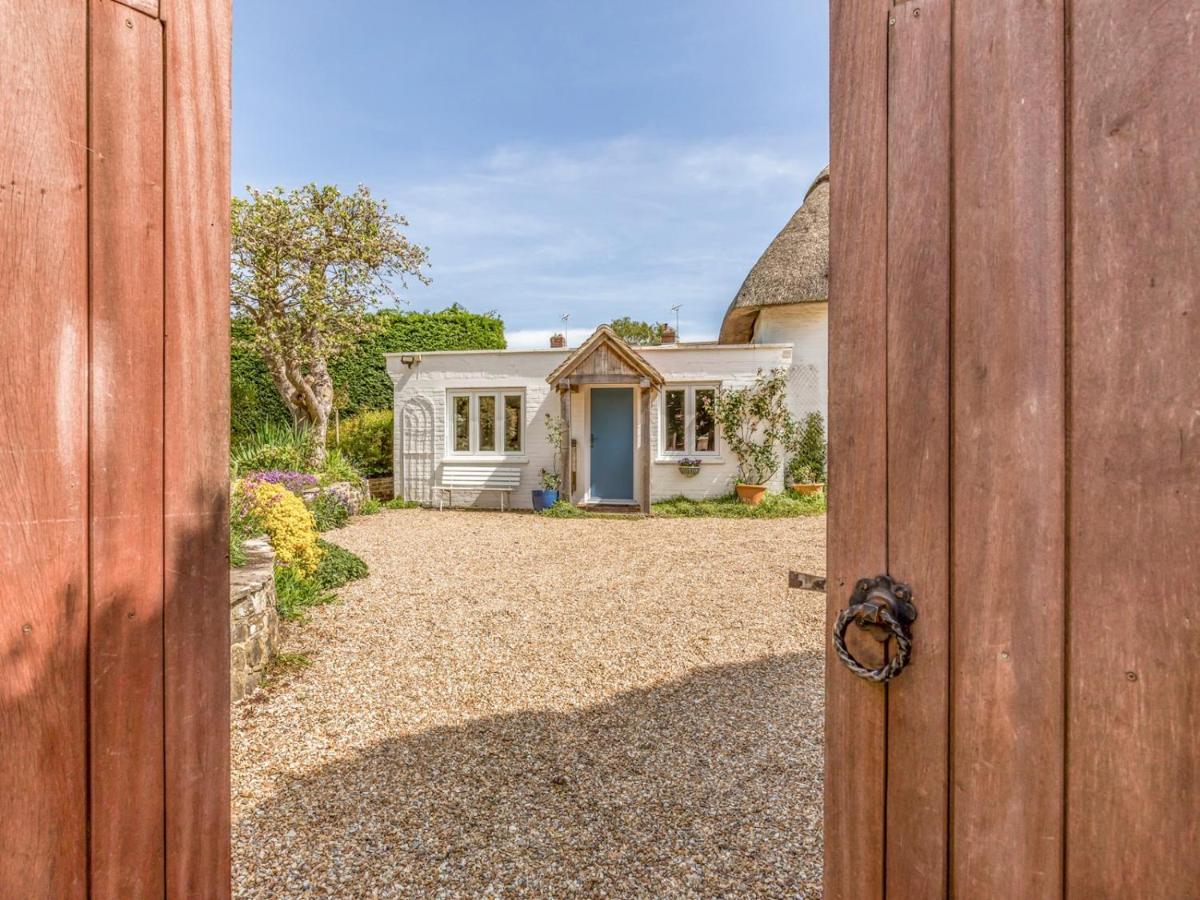 Pass The Keys Charming Apartment Attached To Thatched Cottage Chichester Exterior foto