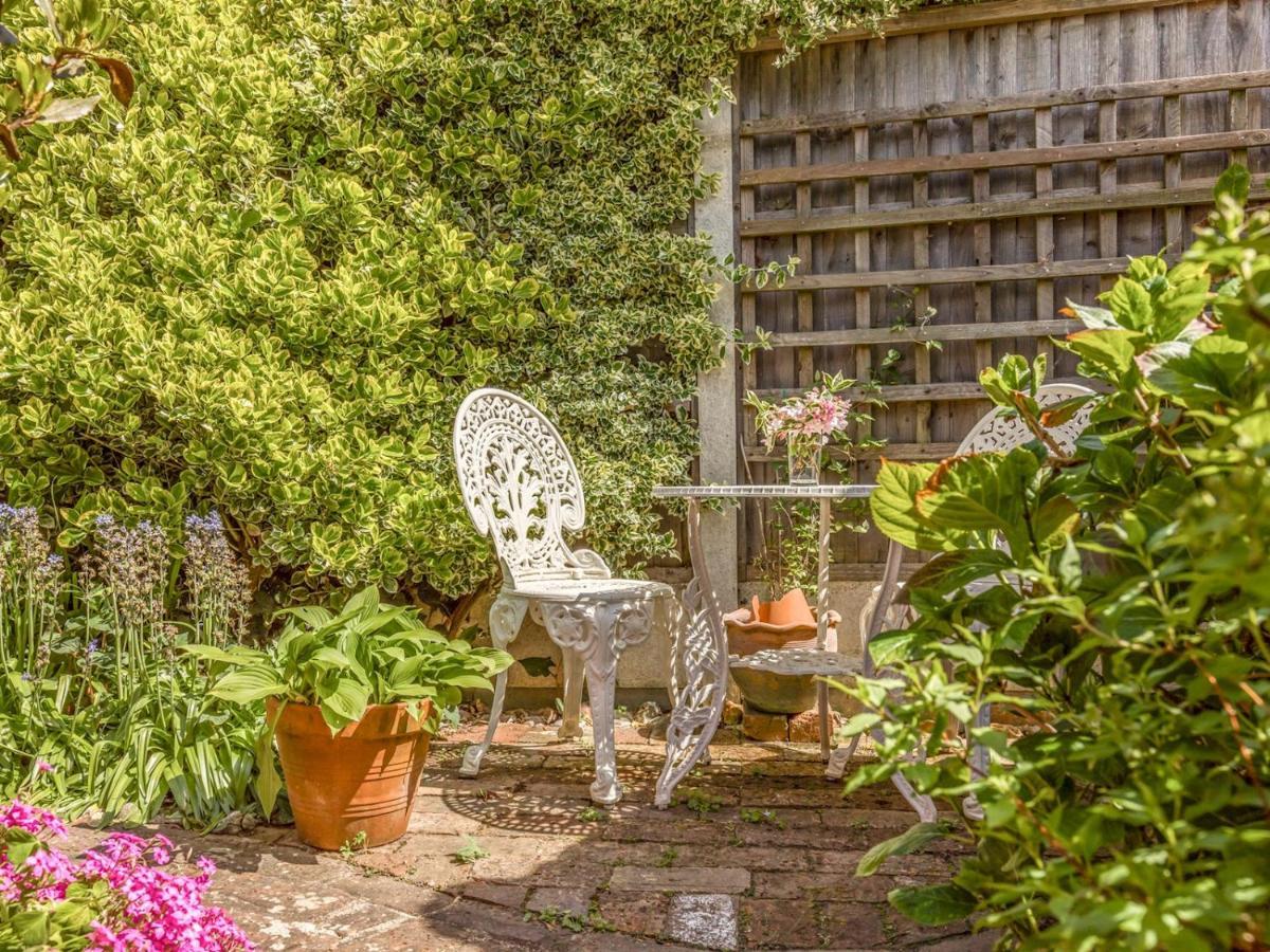 Pass The Keys Charming Apartment Attached To Thatched Cottage Chichester Exterior foto